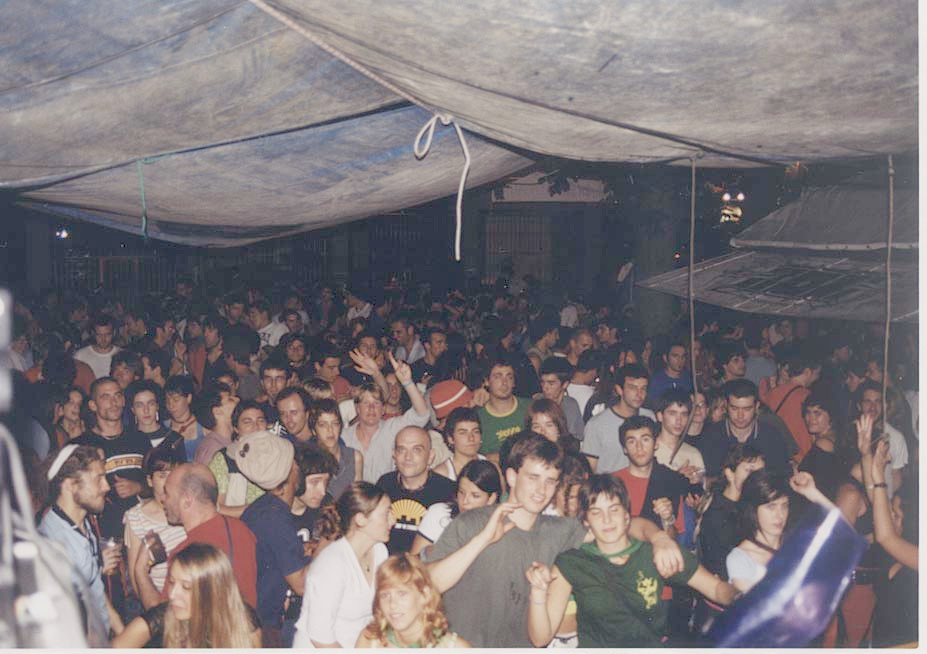 Molo txosna giroa.jpg